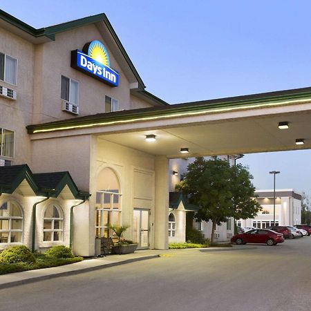 Days Inn By Wyndham Steinbach Экстерьер фото