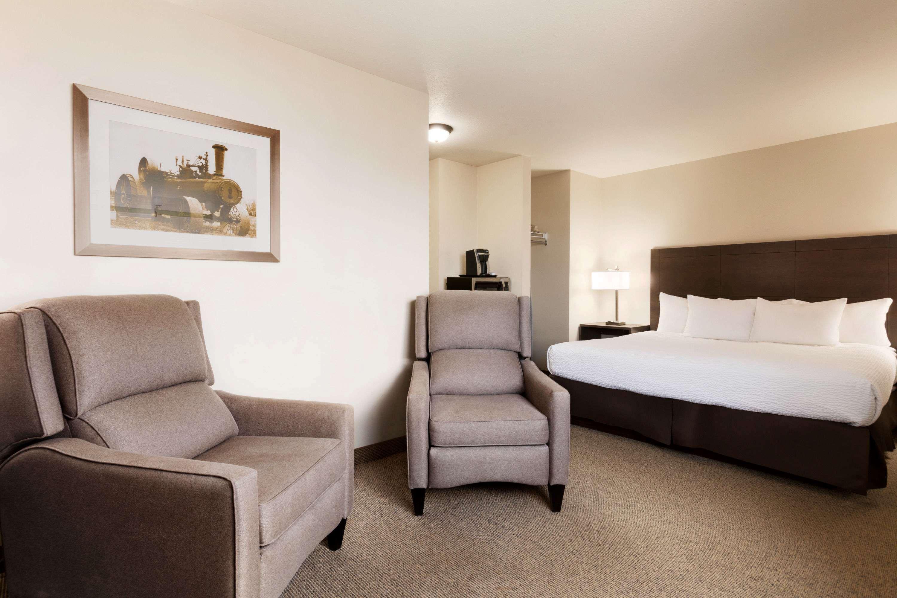 Days Inn By Wyndham Steinbach Экстерьер фото