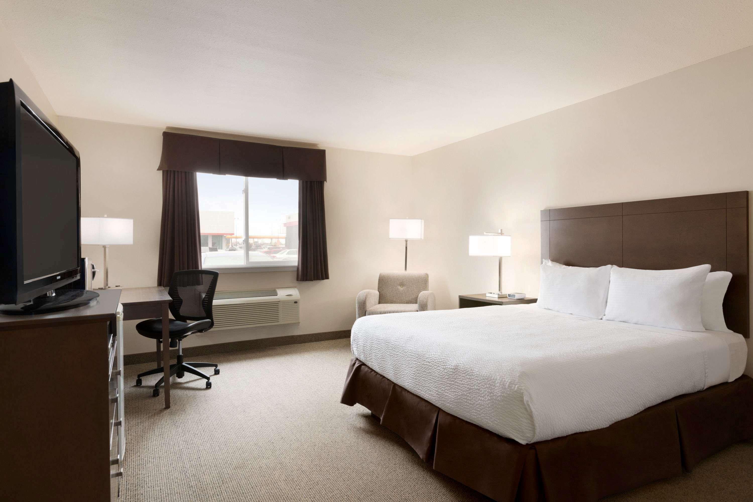 Days Inn By Wyndham Steinbach Экстерьер фото