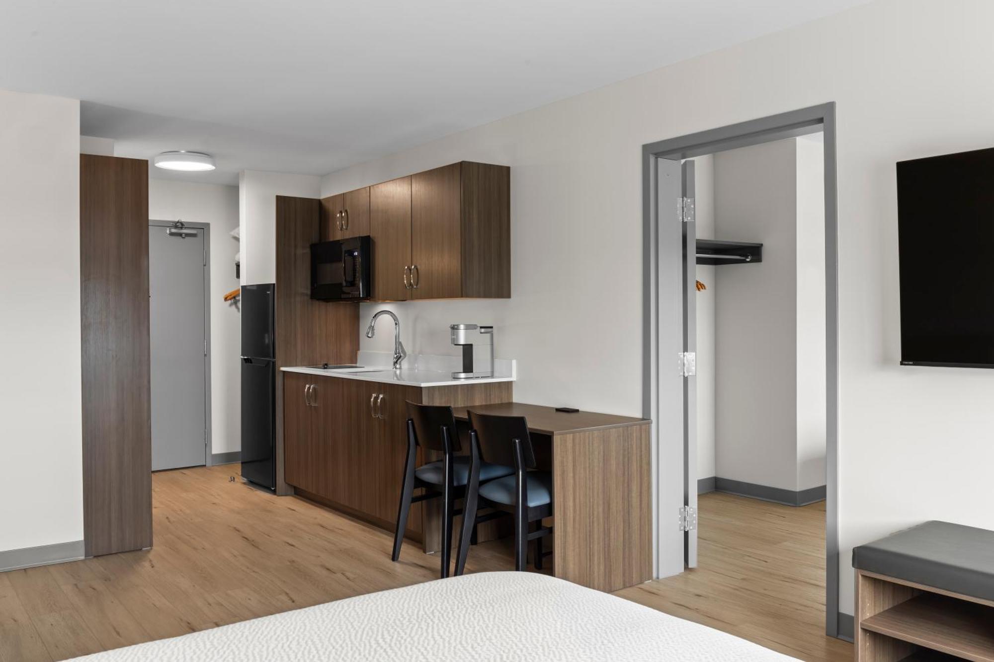 Days Inn By Wyndham Steinbach Экстерьер фото