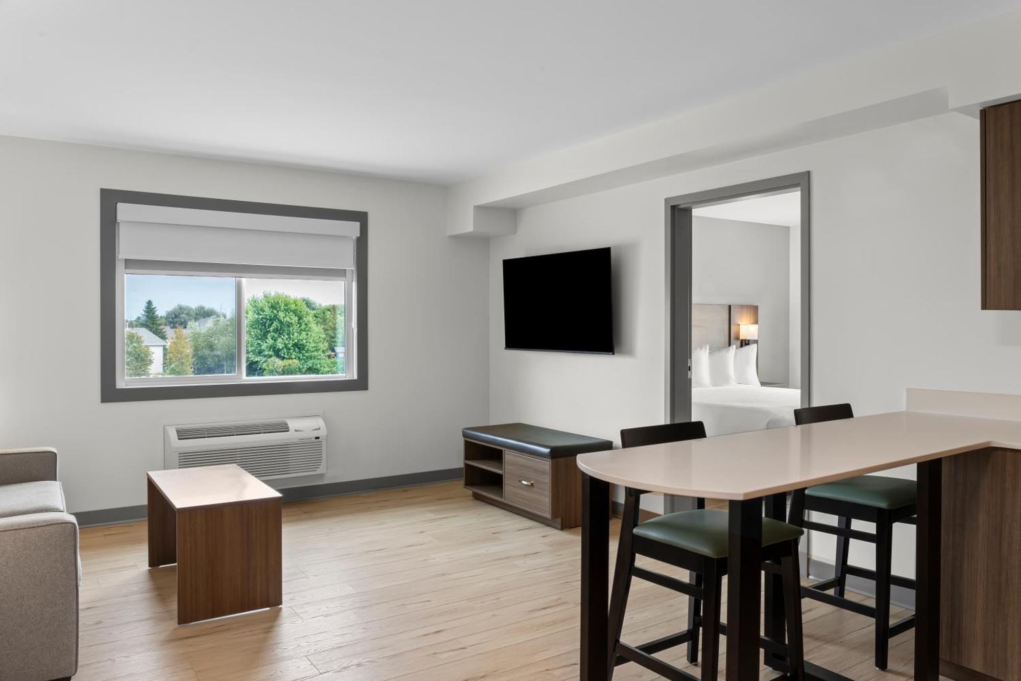 Days Inn By Wyndham Steinbach Экстерьер фото