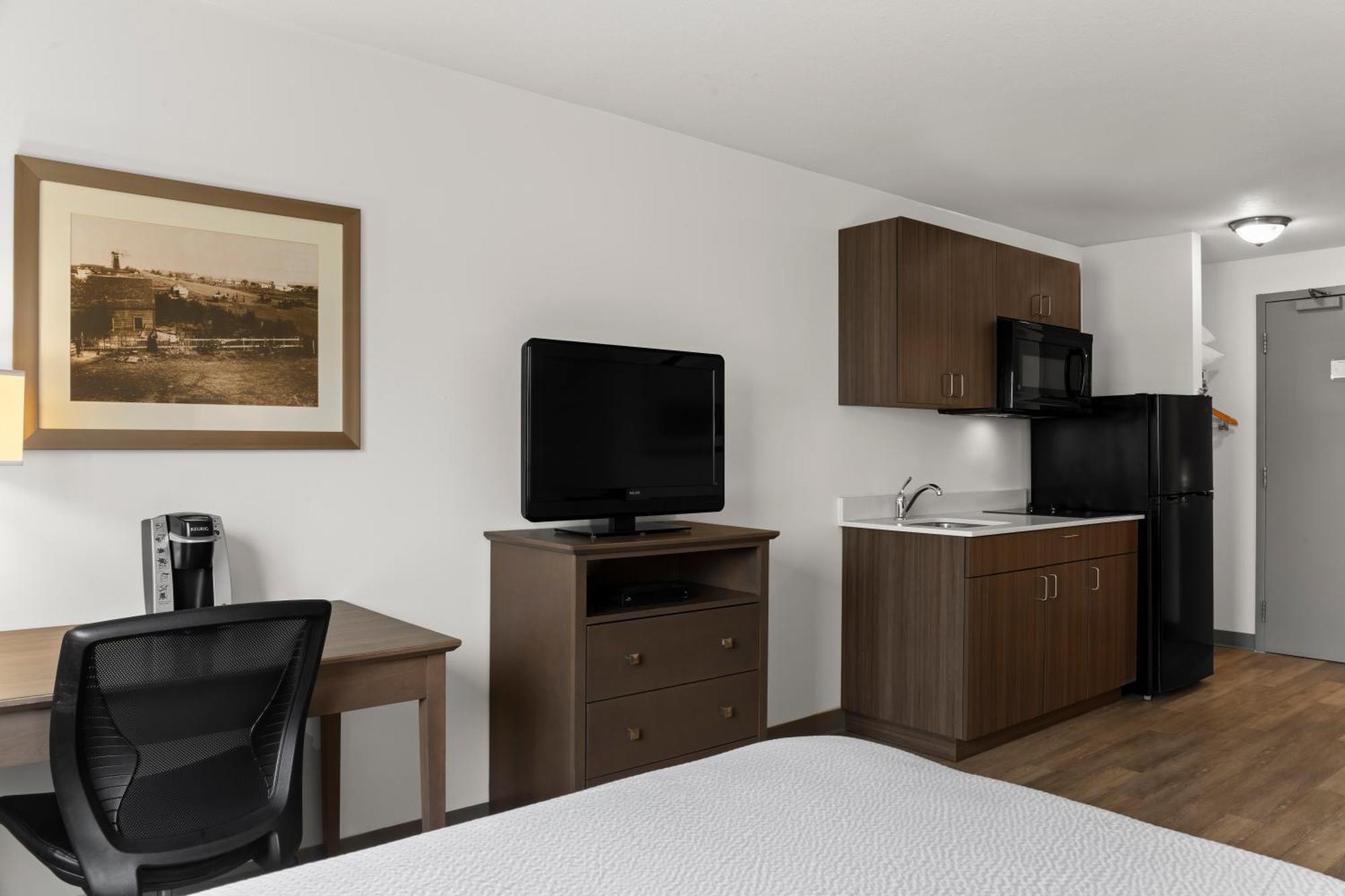 Days Inn By Wyndham Steinbach Экстерьер фото