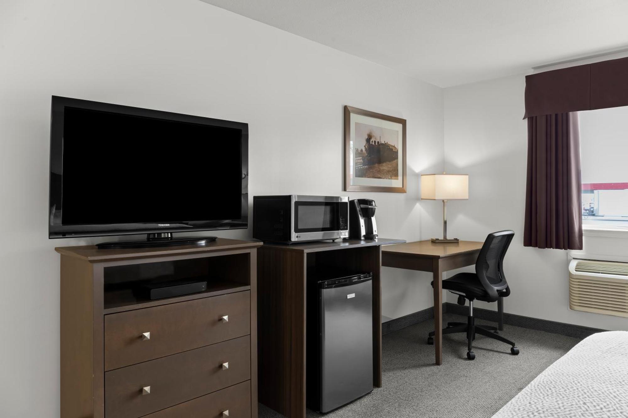 Days Inn By Wyndham Steinbach Экстерьер фото