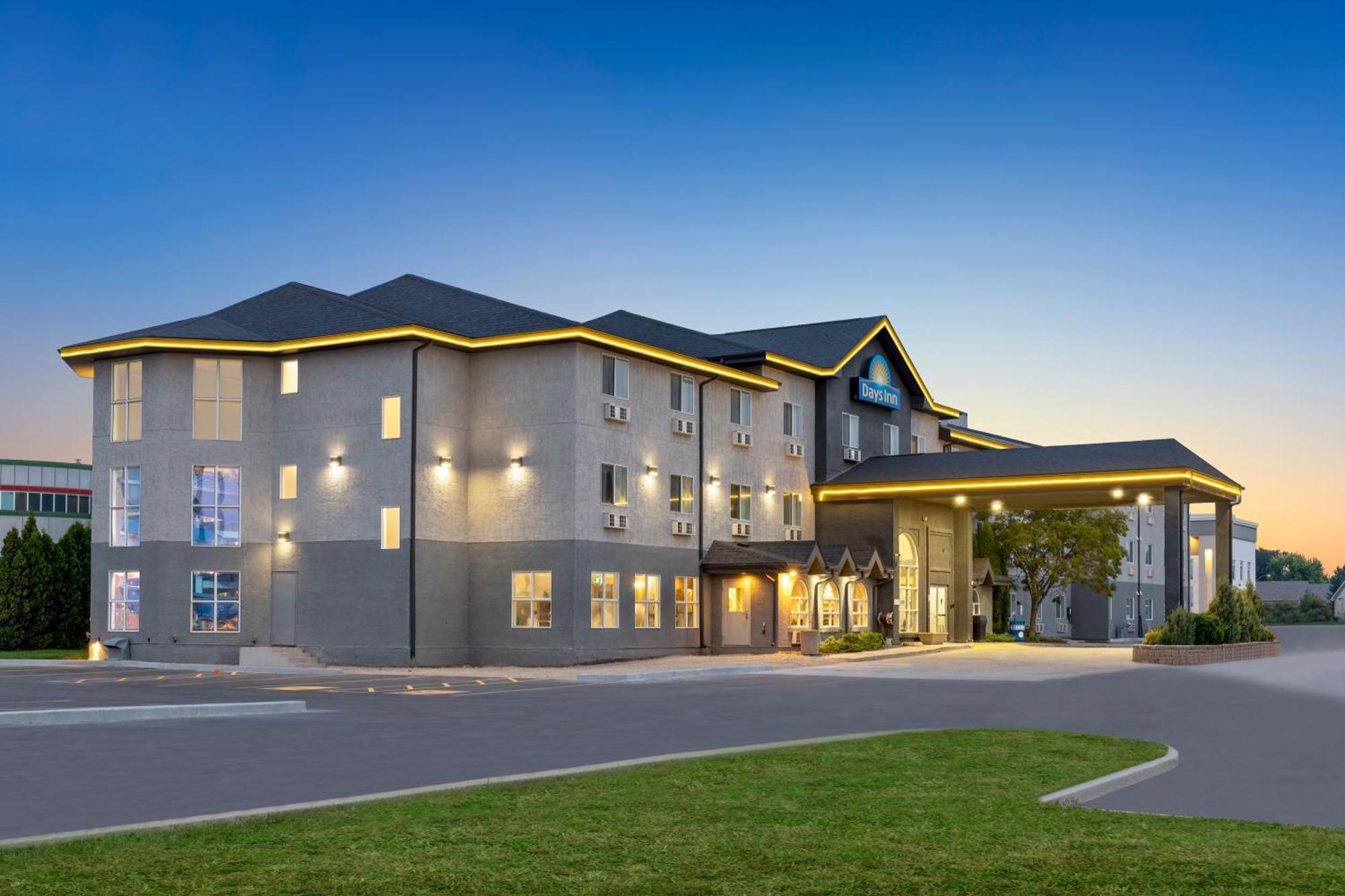 Days Inn By Wyndham Steinbach Экстерьер фото