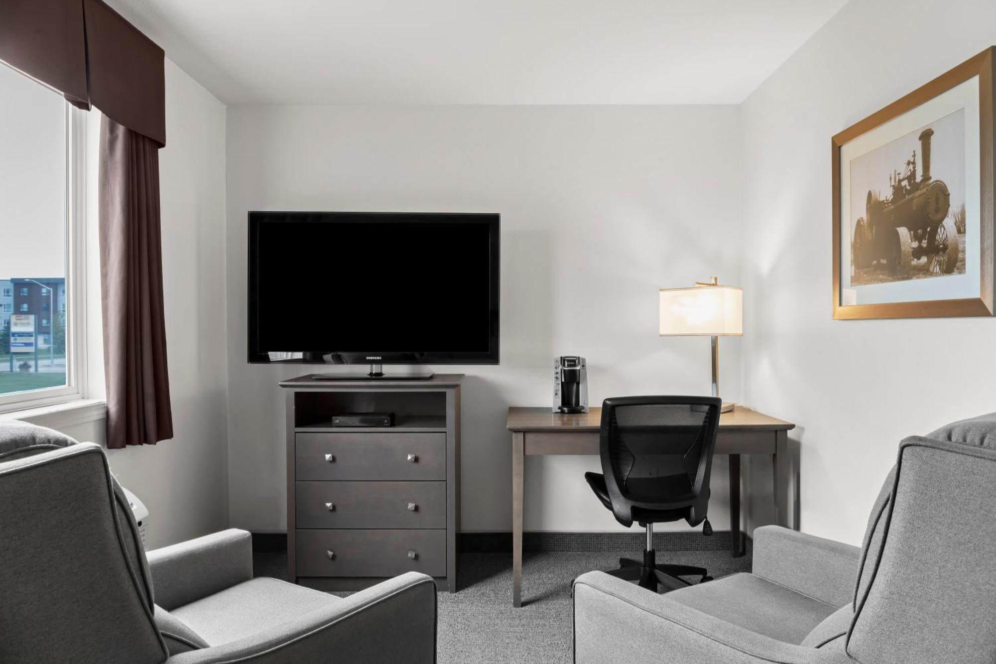 Days Inn By Wyndham Steinbach Экстерьер фото