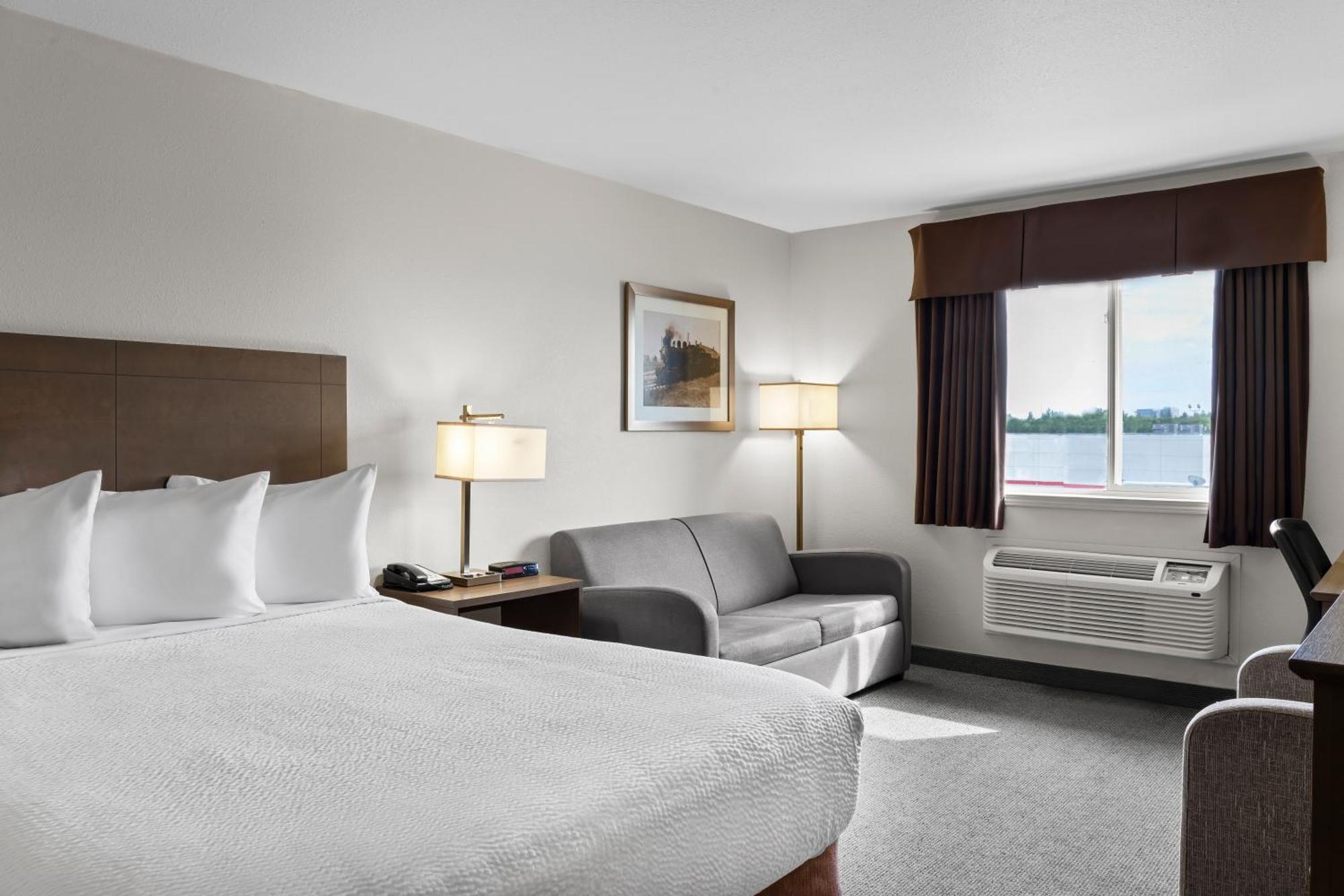 Days Inn By Wyndham Steinbach Экстерьер фото