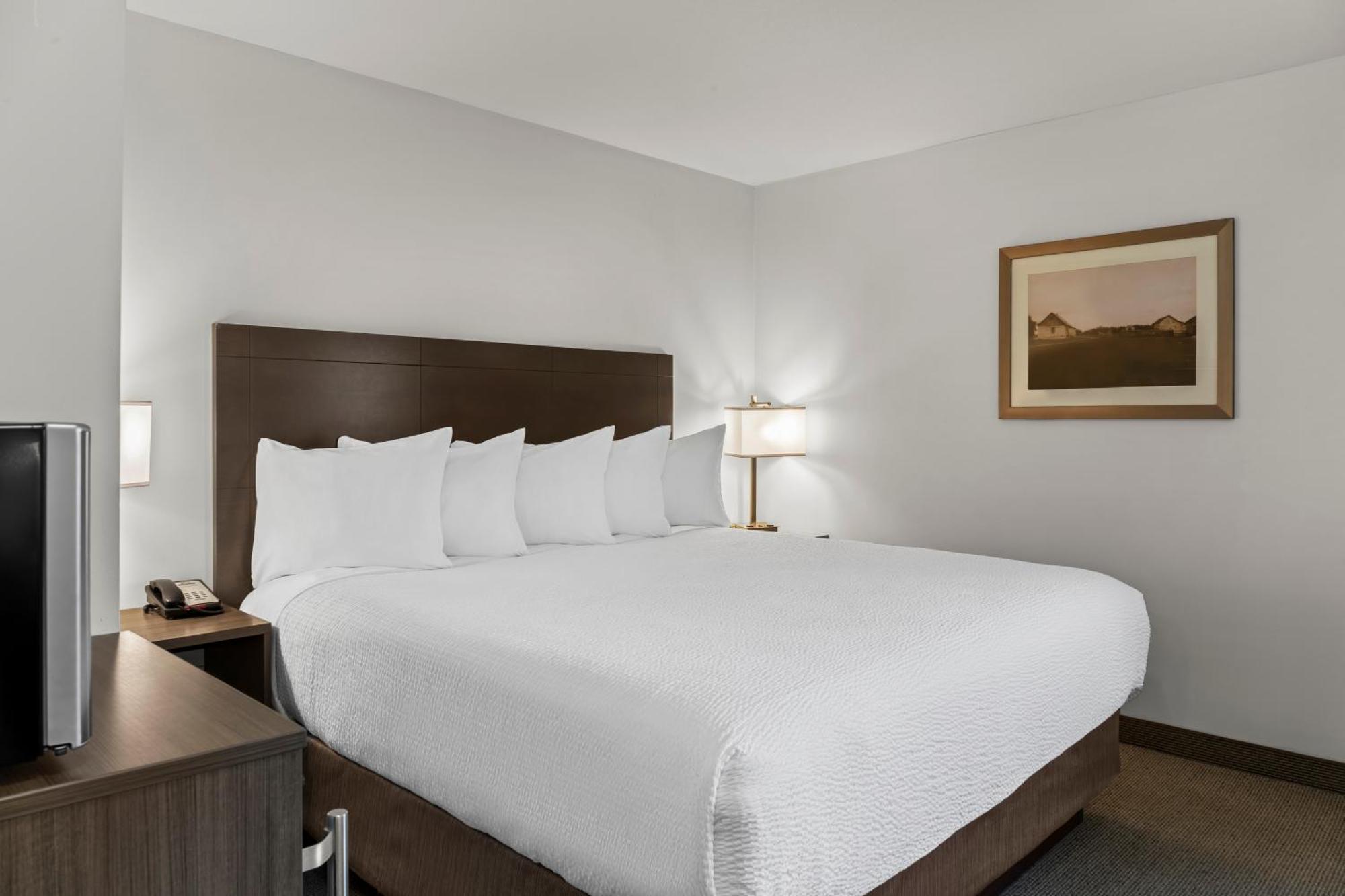 Days Inn By Wyndham Steinbach Экстерьер фото
