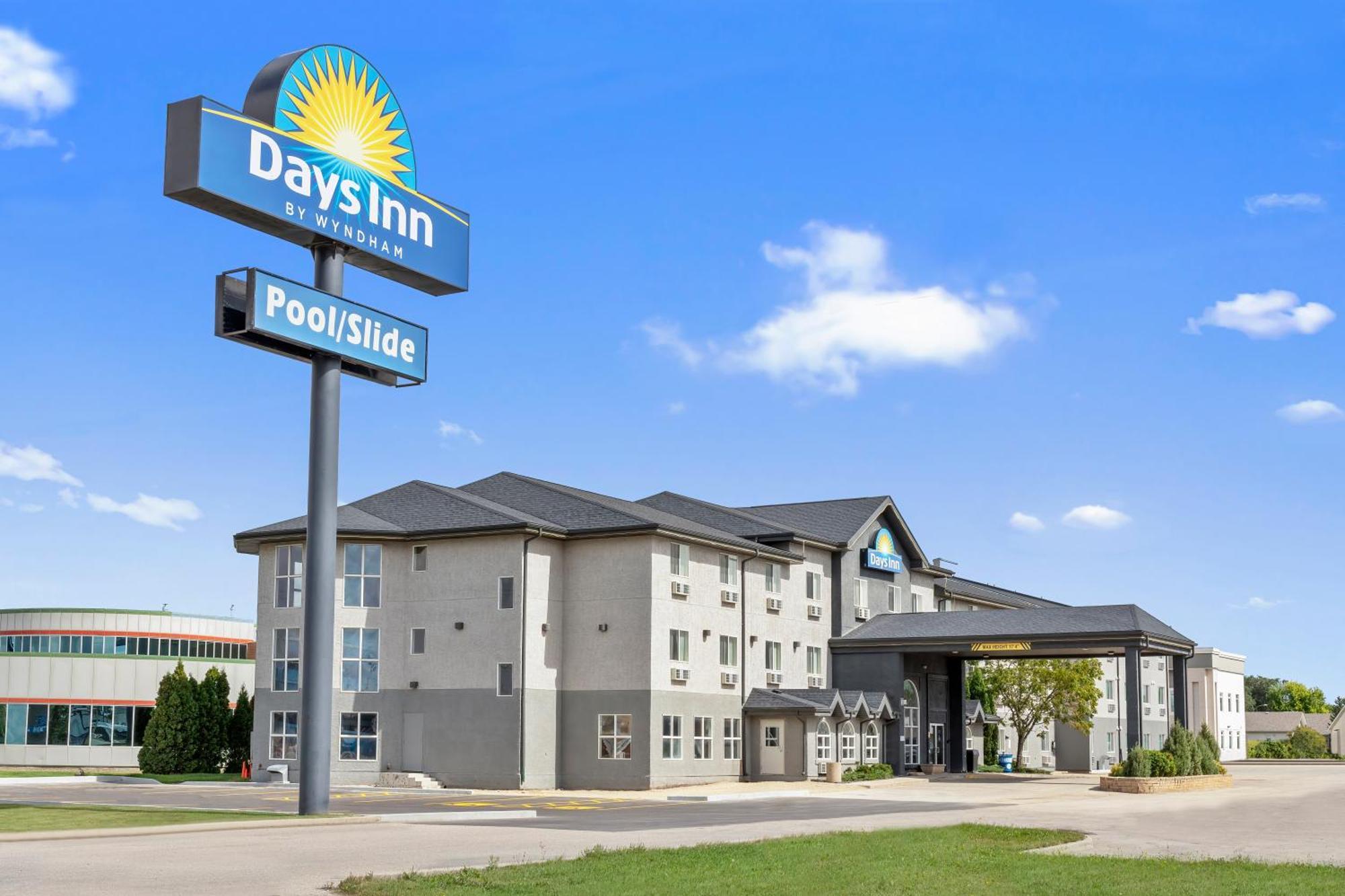 Days Inn By Wyndham Steinbach Экстерьер фото
