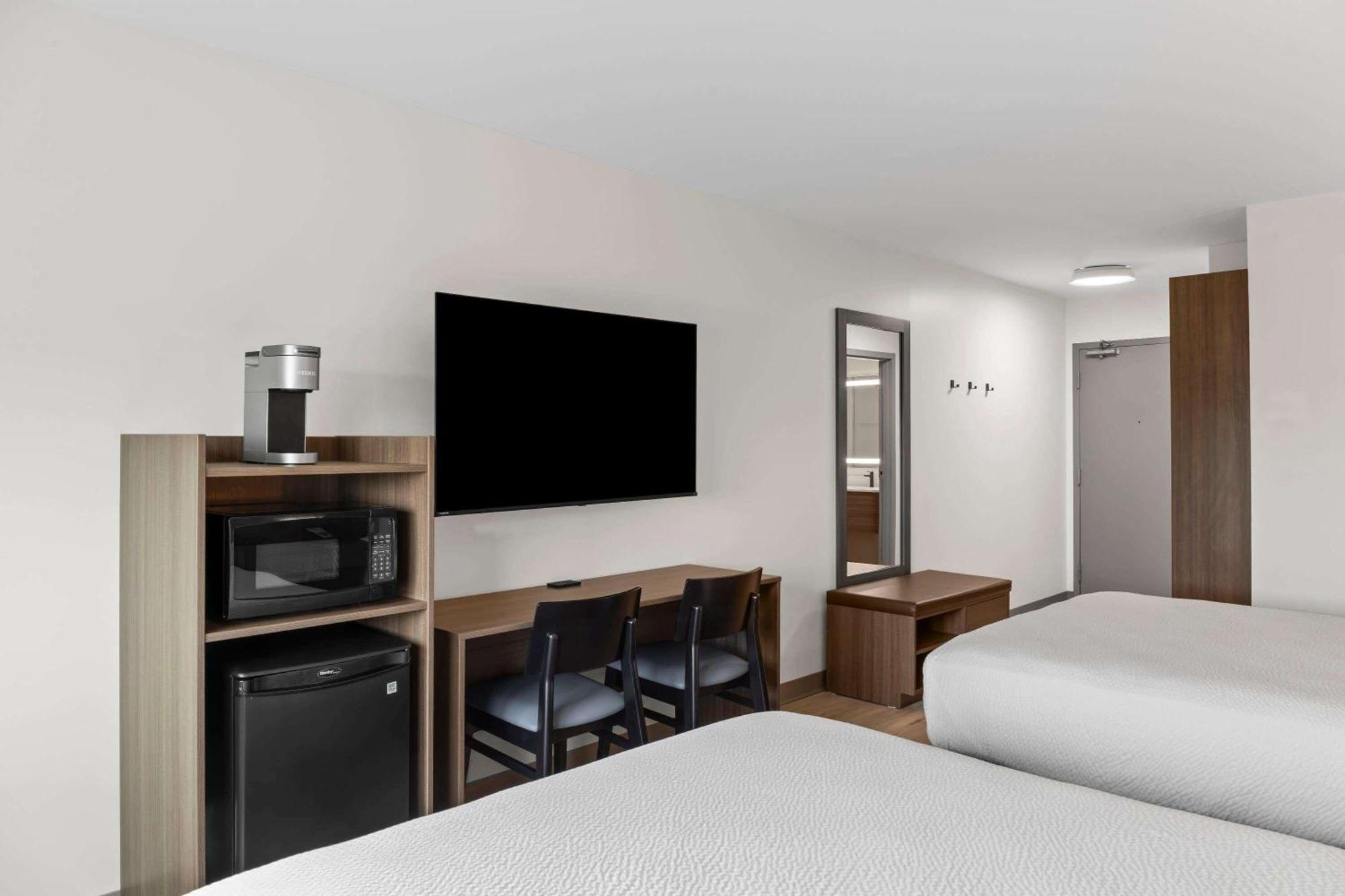 Days Inn By Wyndham Steinbach Экстерьер фото