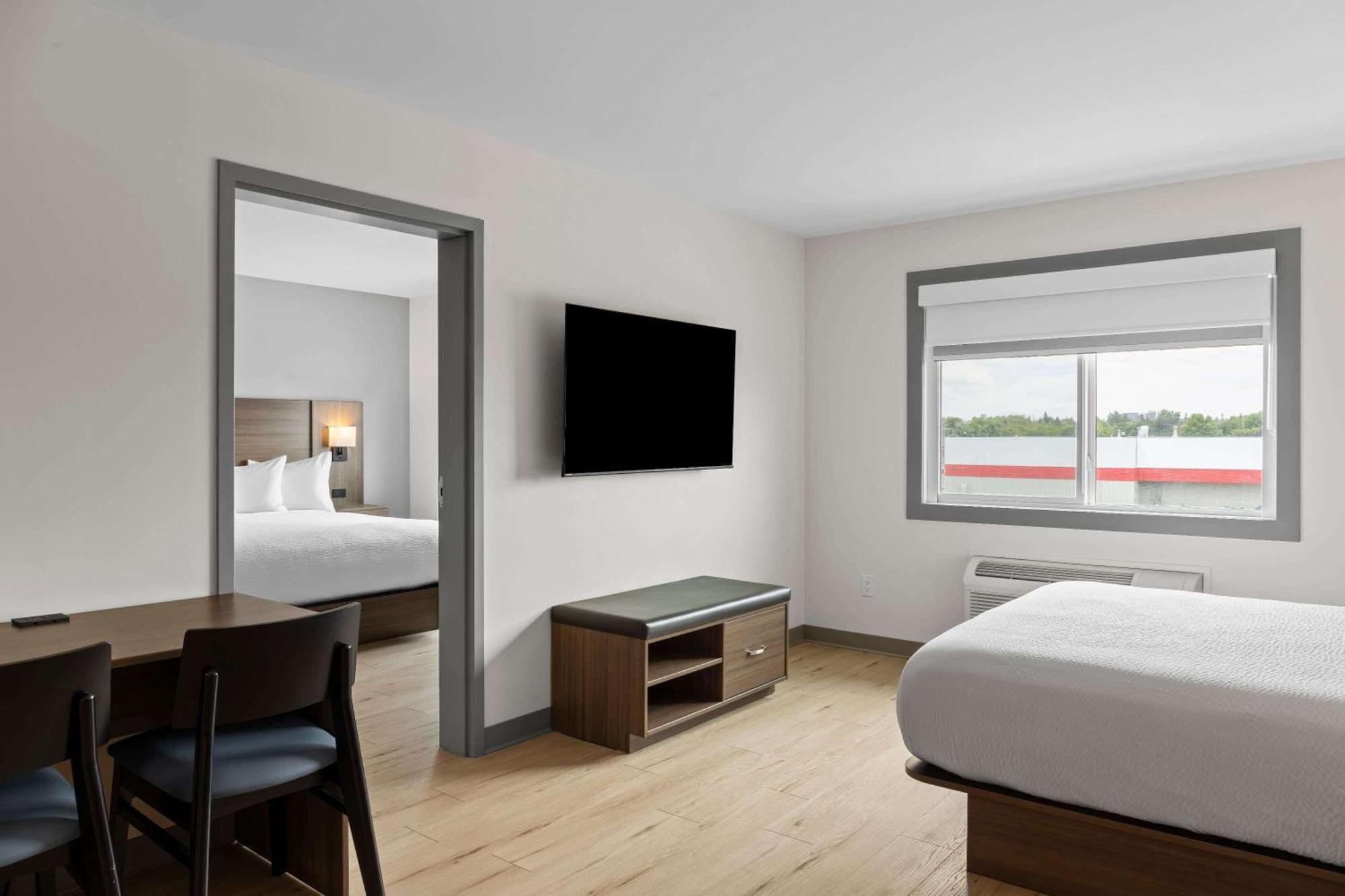 Days Inn By Wyndham Steinbach Экстерьер фото