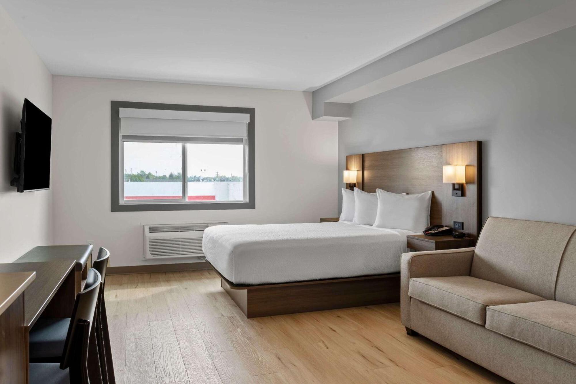 Days Inn By Wyndham Steinbach Экстерьер фото