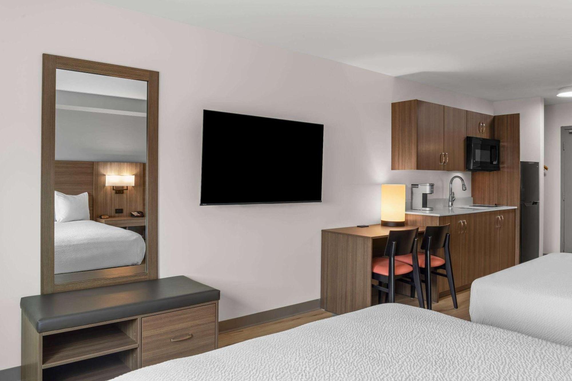 Days Inn By Wyndham Steinbach Экстерьер фото