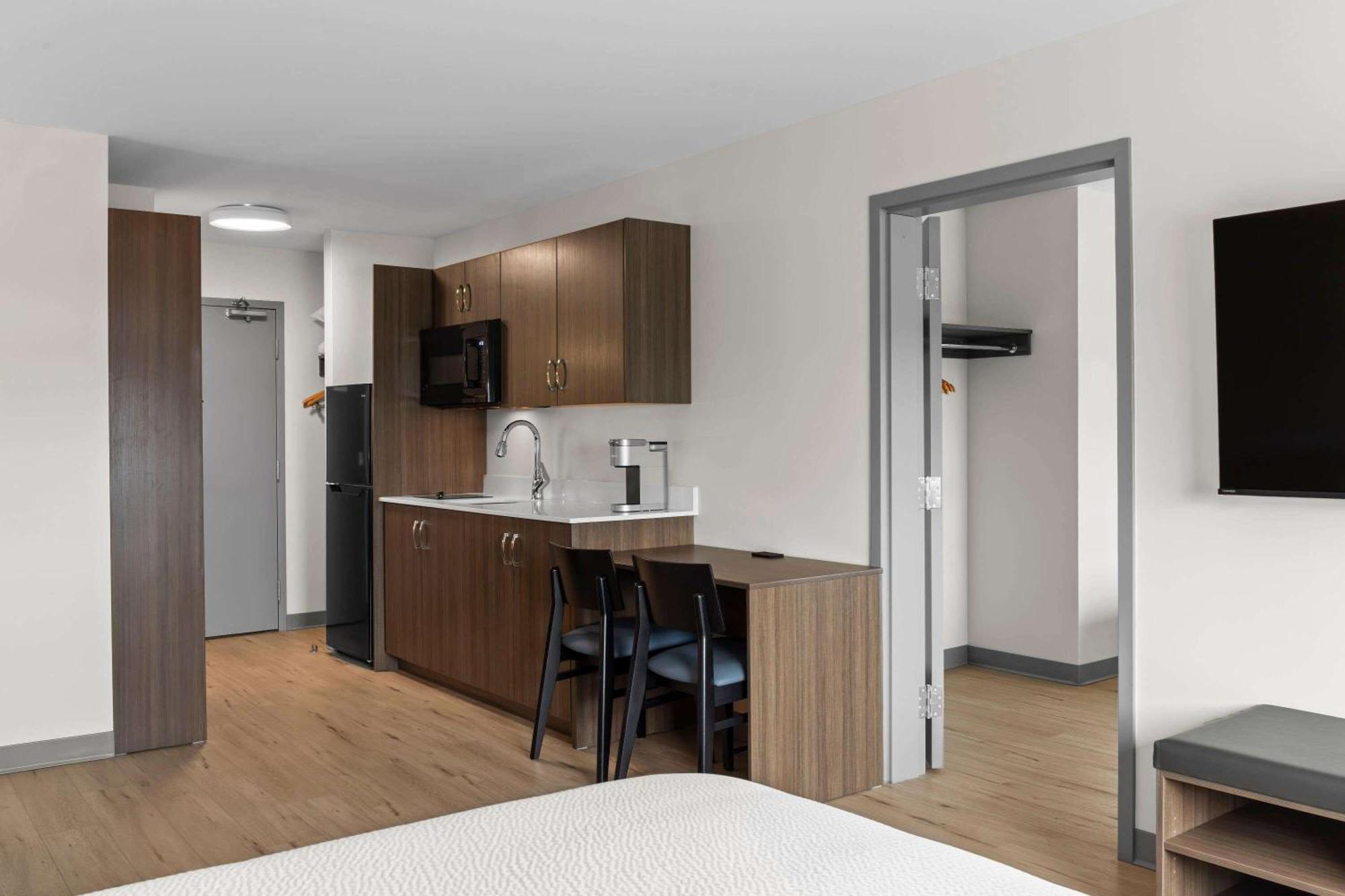 Days Inn By Wyndham Steinbach Экстерьер фото