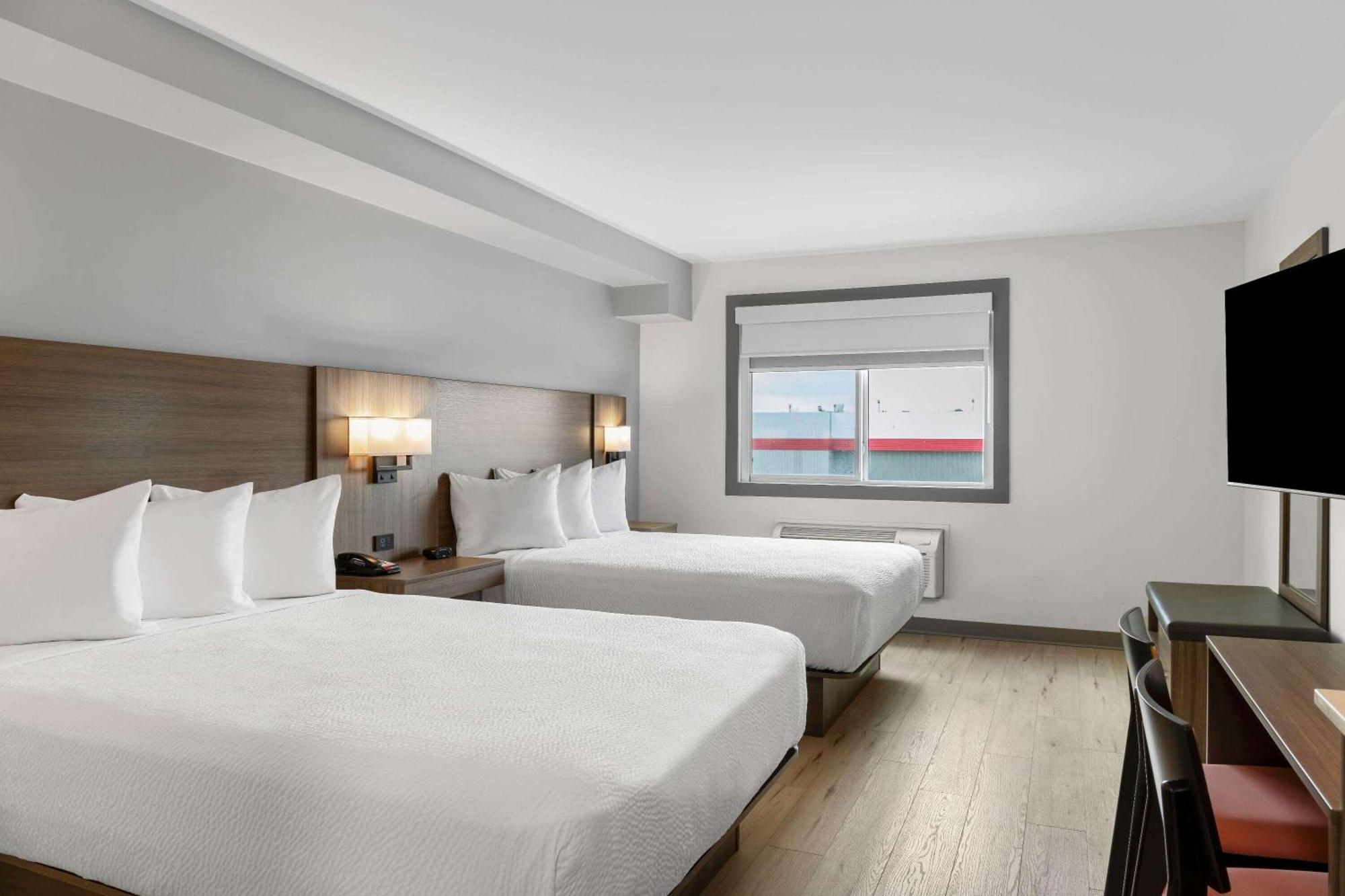 Days Inn By Wyndham Steinbach Экстерьер фото
