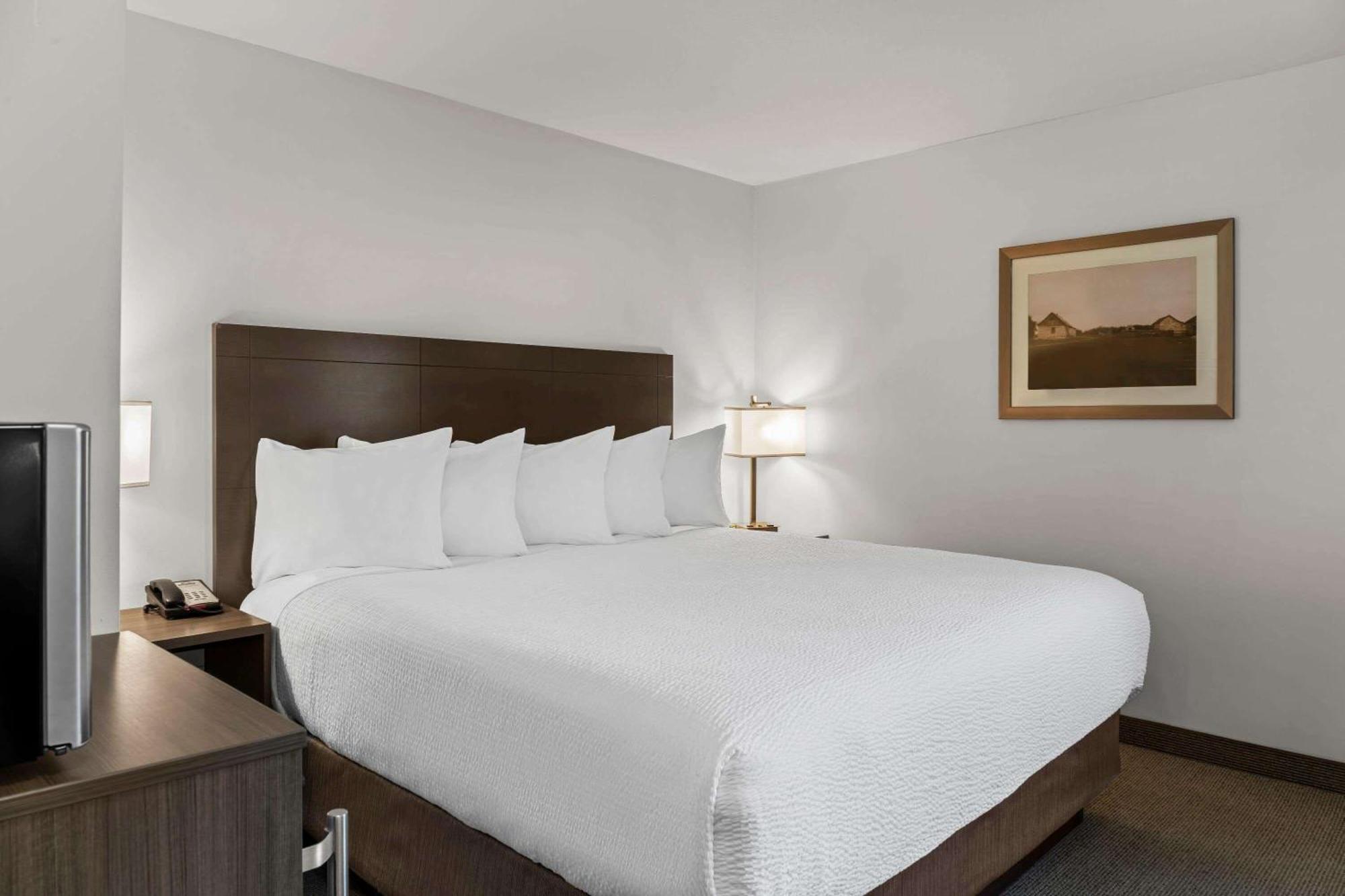 Days Inn By Wyndham Steinbach Экстерьер фото