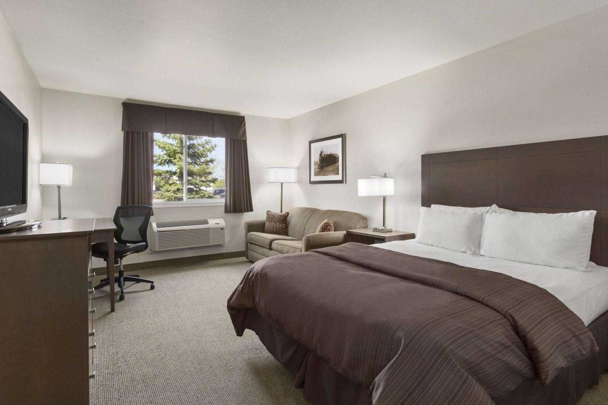 Days Inn By Wyndham Steinbach Экстерьер фото