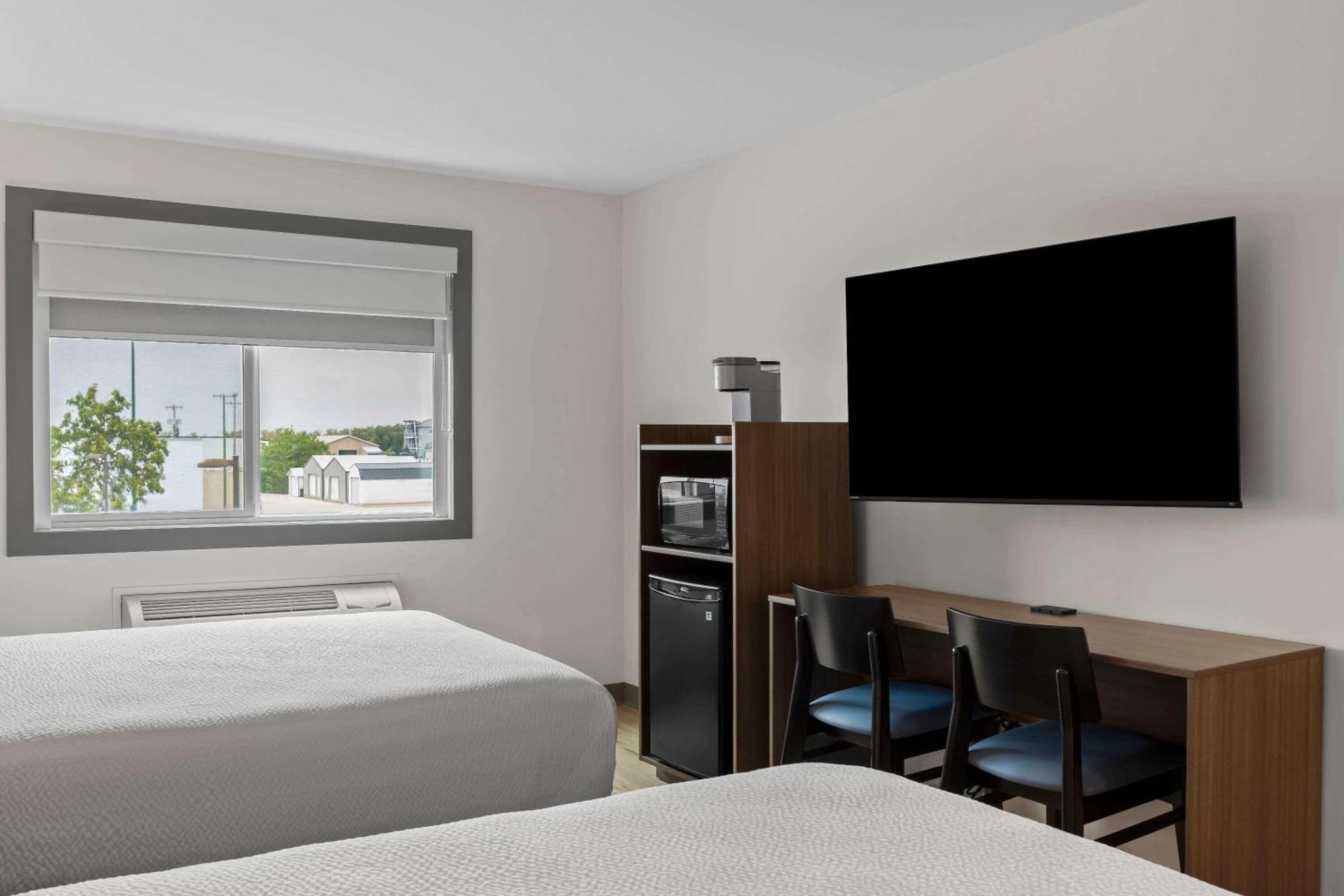 Days Inn By Wyndham Steinbach Экстерьер фото