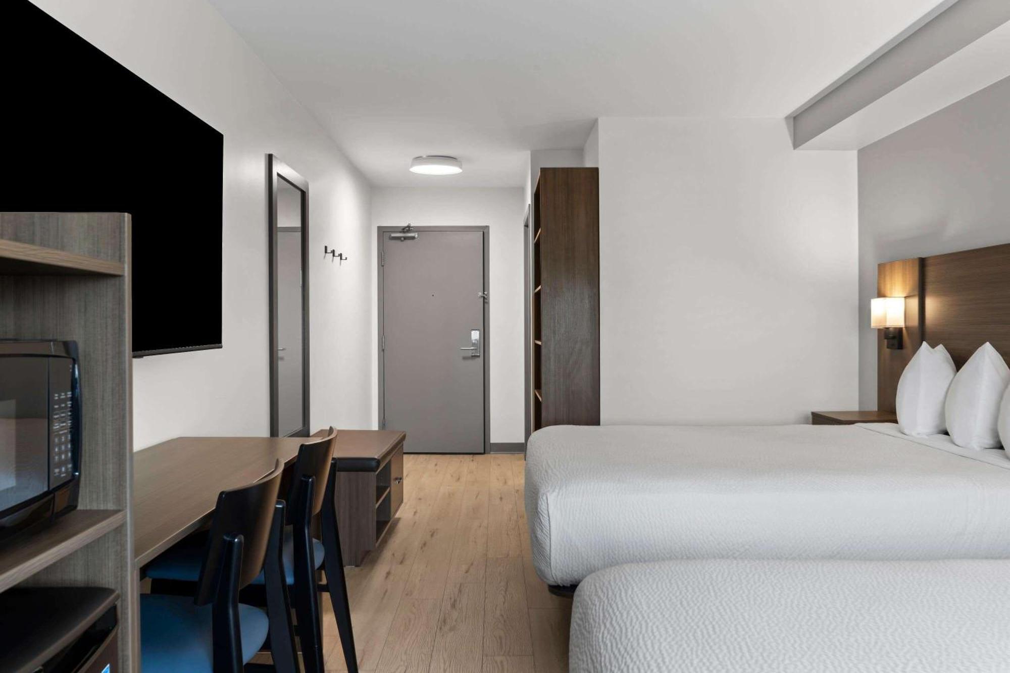Days Inn By Wyndham Steinbach Экстерьер фото