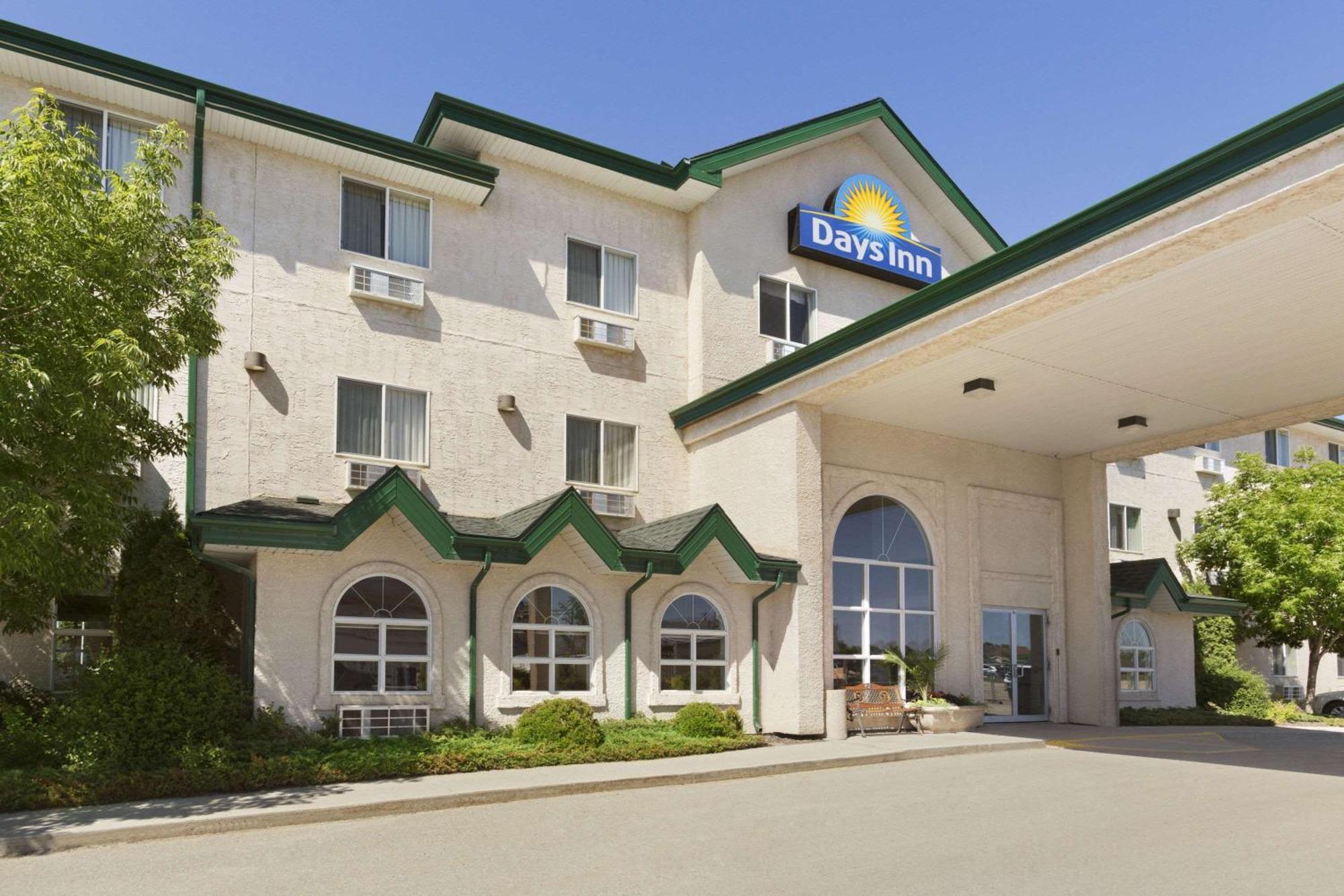 Days Inn By Wyndham Steinbach Экстерьер фото