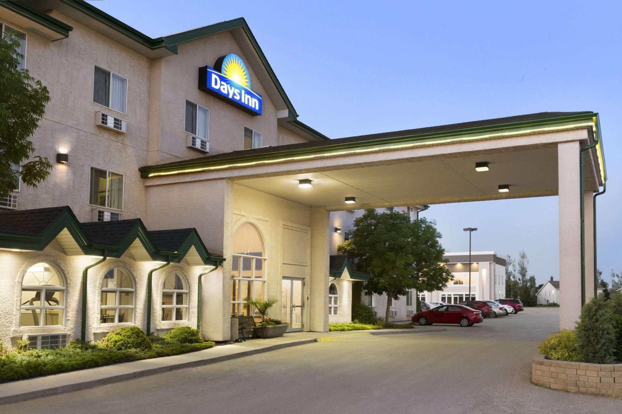 Days Inn By Wyndham Steinbach Экстерьер фото